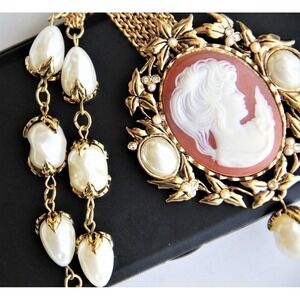 KJL Kenneth Lane Avon CAMEO Gold Tone Pin Necklace